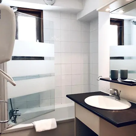 Le Castella: Cosy 6 Personnes Apartment *